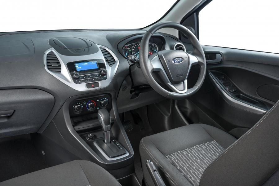 Интерьер Ford Figo 2018 года  (фото 22 из 45)